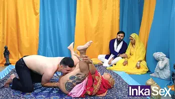 Chudai - Madrastra India tetona se folla al novio de su Hijastra y le dejan el coño lleno de leche.