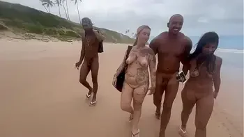 Fui na praia de nudismo da Bahia pra dar pros meus amigos pirocudos.