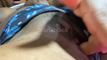 Joi- Negra gostosa gozando masturbando sua linda buceta quente.