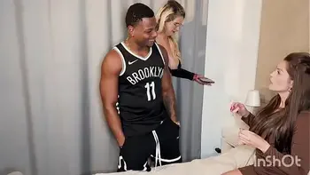 Tia Tiffany Montavani sua amiga contrata um acompanhante com penis Maior do Brasil para preencher seu vazio veja completo no XRD ou assina o fechado do Sheer