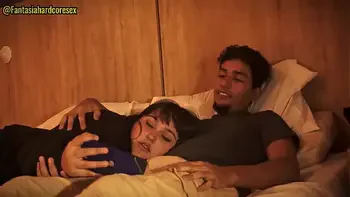 No puedo dejar de tocarme y tuve que poner mi pene en la boca de mi hermanastra (por poco nos descubren)