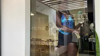 Casada faz anal com Jardineiro novinho e pede leitinho na boquinha. - Fernanda Chocolate Richards Oliver