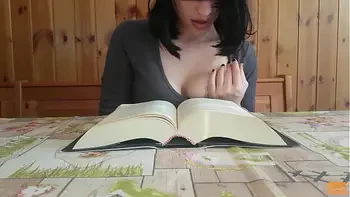 Histerical Literatur Yumi: can't read anymore and cums while using vibrator (ITA) - Unlimited Orgasm