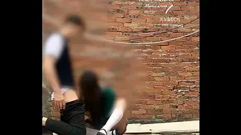 SEXO PUBLICO!! Se COGE a su COMPAÑERA Atrás de los SALONES! ALUMNA de la FEDERAL se la CHUPA en la ESCUELA, MEXICANAS Putas!! Parte 2