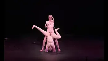 Art contemporain, lèche et chante