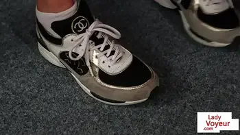 Voyeur gym duo film JOI in fitness lockerroom