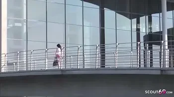 German Public - Deutsche Studentin Elisa in Berlin mitten im Park gefickt