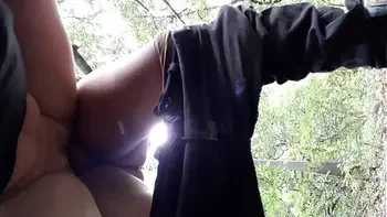 Me la cogí en el bosque y le acabe adentro