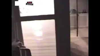 s saem de festa discretamente mas sao descobertos fodendo na varanda da cobertura