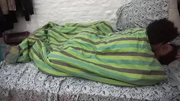 WE PLAY UNDER THE FRAZADA WITH MY SEXY BEST FRIEND UNTIL WE ARE WARMED AND WE REALLY HARD AND HOT