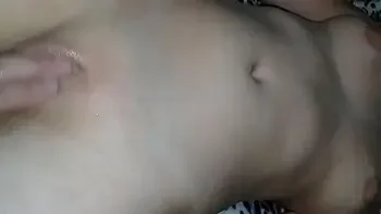 Manu gozando na siririca