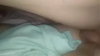 تخليه ينيك طيزها& و كسها المولع