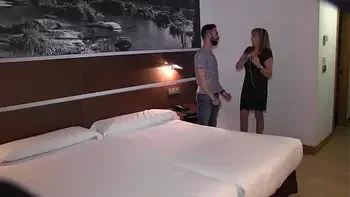 Bruno Invita a un Amigo a que se Folle a Su mujer Maria y acaban los tres follando