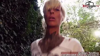 Blonde kurze haare tattoo Milf hat EroCom Date öffentlich und wird abgeschleppt zum Date