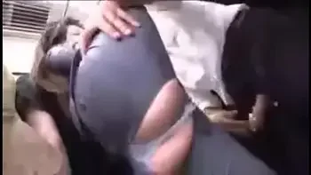 Japonesa com terno, sendo fodida no ônibus