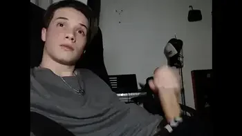 Argentino Pijudo dandole a la paja