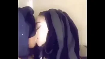 2 Muslim Girls Twerking in Niqab