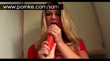 Ravishing hottie Samantha Gauge fingering her wet pussy on cam