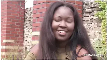 Leidenschaftliche Single-frau Sharon Masturbiert Im Bett