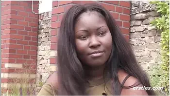 Leidenschaftliche Single-frau Sharon Masturbiert Im Bett