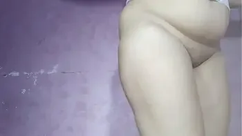 ايه رايكم في طيز امينة& حلو وممحونة مش كدا/تعمل افشخ طيزي حبيبي