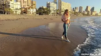 Wet shoot on a public beach with Crazy Model. Risky outdoor masturbation. Foot fetish. Pee in jeans.