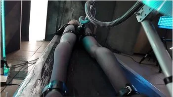 Freya Mousy - Naomi After Two Hours Of Automatic Fucking. Fuckmachine Burned Out/ Naomi 9