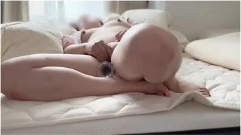 寝起きハシャマオtニー　ほっちゃり色白熟女　寝ほけてるけとすくひしょひしょて逝っちゃう