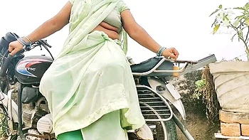 Indian Mom Hot Sex with Hindi Dirty Talk - Stepmom Fucked Hard by Young Guy