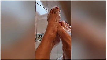 Bubble Bath Feet With Melissa Johnson
