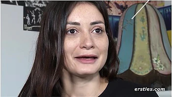 Valentina Babe And Valentina Italian - Hot Italian Babe Valentina Uses A Magic Wand On Her Shaved Pussy