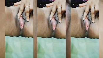 Meri Phudi Bhi Dekh Lo Please Me Bohat Gareeb Hun