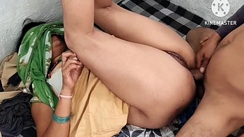 Gaon Ki Desi Bhabhi Gaon Ki Ladki Ne Choda