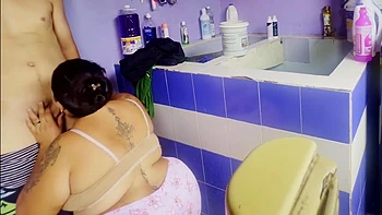 Novia Desesperada Por Follar En La Zona De Ropa Con Su Jefe