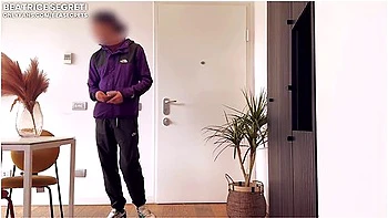 Beatrice Segreti In I Seduce The Delivery Boy, He Fucks Me Like A Whore - He Cums On My Tongue