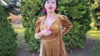 Amateur MILF Wanilianna Teases in Garden Outdoor Solo HD