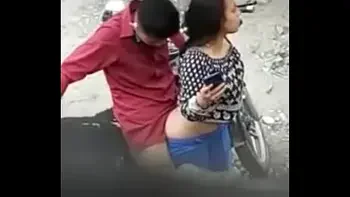 A Escondidas En Una Moto