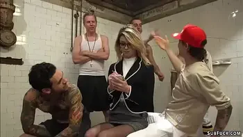 Blonde journalist double penetrated