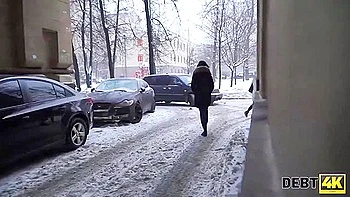 Smart Brunette Sucks Boner Of Collector To Make Him