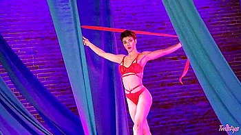 Brooklyn Grays Toy-fueled Solo In Slim Seductive Bliss