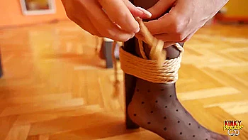 Une Salope Francaise Sattache Et Jouit Sur Une Chaise - Bondage Solo Shibari