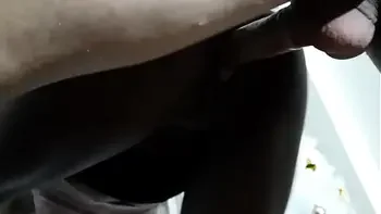 Fim de ano vendo os fogos de artificio pela janela do meu apartamento, acabou em sexo gostoso com a novinha morena safada  Especial de fim de ano com a novinha Camila Flowers