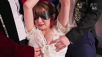 露出か許されない時代におっはい誘惑の罪て魔女裁判にかけられた巨乳制裁レフ 鷲尾めい