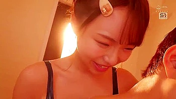 さぁこ さぁこ 陽キャマセカキのクセに 耳ソクソク囁き誘惑とニタニタ焦らし騎乗位かめっちゃエロくて 結局射精しちゃうホクはタメな先生てす 早坂ひめ