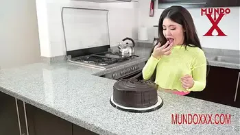 se folla muy duro a la hermana de su amigo y se corre dentro de ella MUNDOXXX.COM