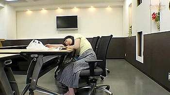 [gns-037] Fearless! Bento Delivery By Office Lady Targeted Day And Night Scene 9