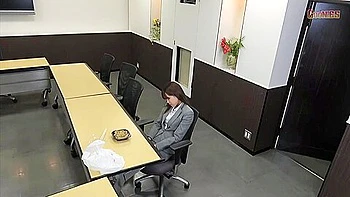 [gns-037] Fearless! Bento Delivery By Office Lady Targeted Day And Night Scene 18