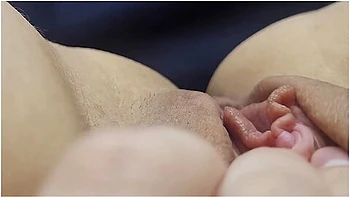 Wet Pussy Gets An Orgasm From The Touch Of Fingers