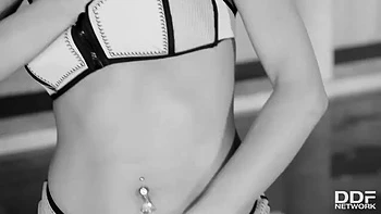 Sensual Spa Moments: Blonde Babe Sucks Her Sexy Toes