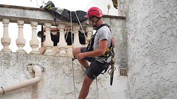 The president's daughter gives everyone ideas... - Jacquie et Michel TV